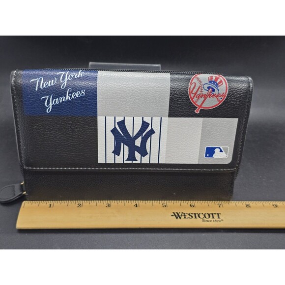 Bradford Exchange NY YANKEES Women’s Large Wallet Zip Snap Closure Clutch *Flaws - Picture 4 of 13